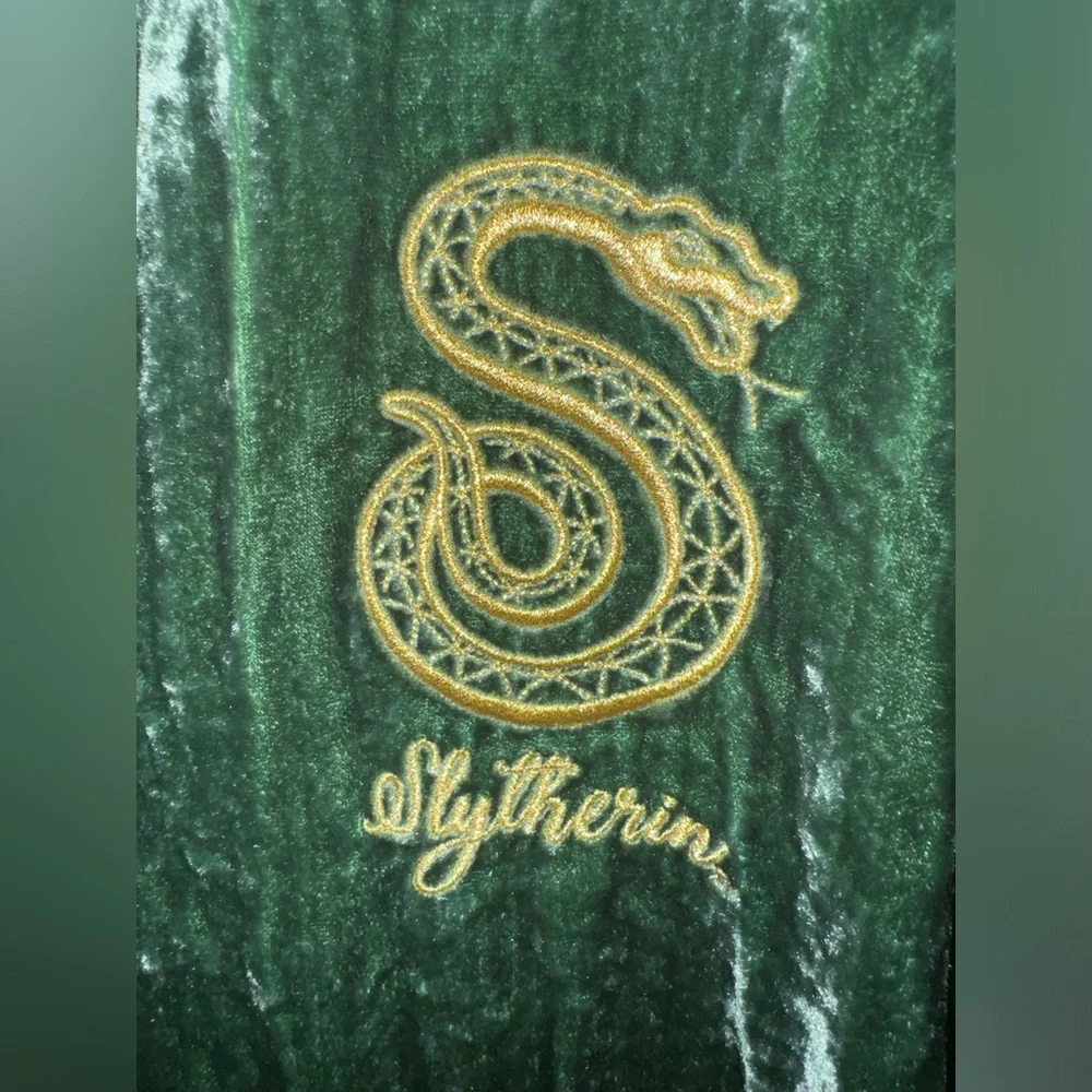 Holiday Pottery Barn Teen Harry Potter Hogwarts Slytherin Robe size S/M